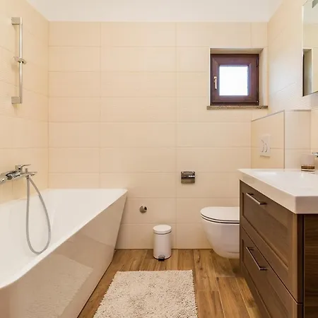 Roma Villa *